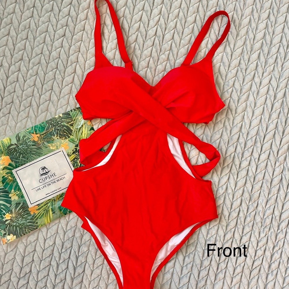 NWT Cupshe Cut out Onepiece Red Swimsuit Medium